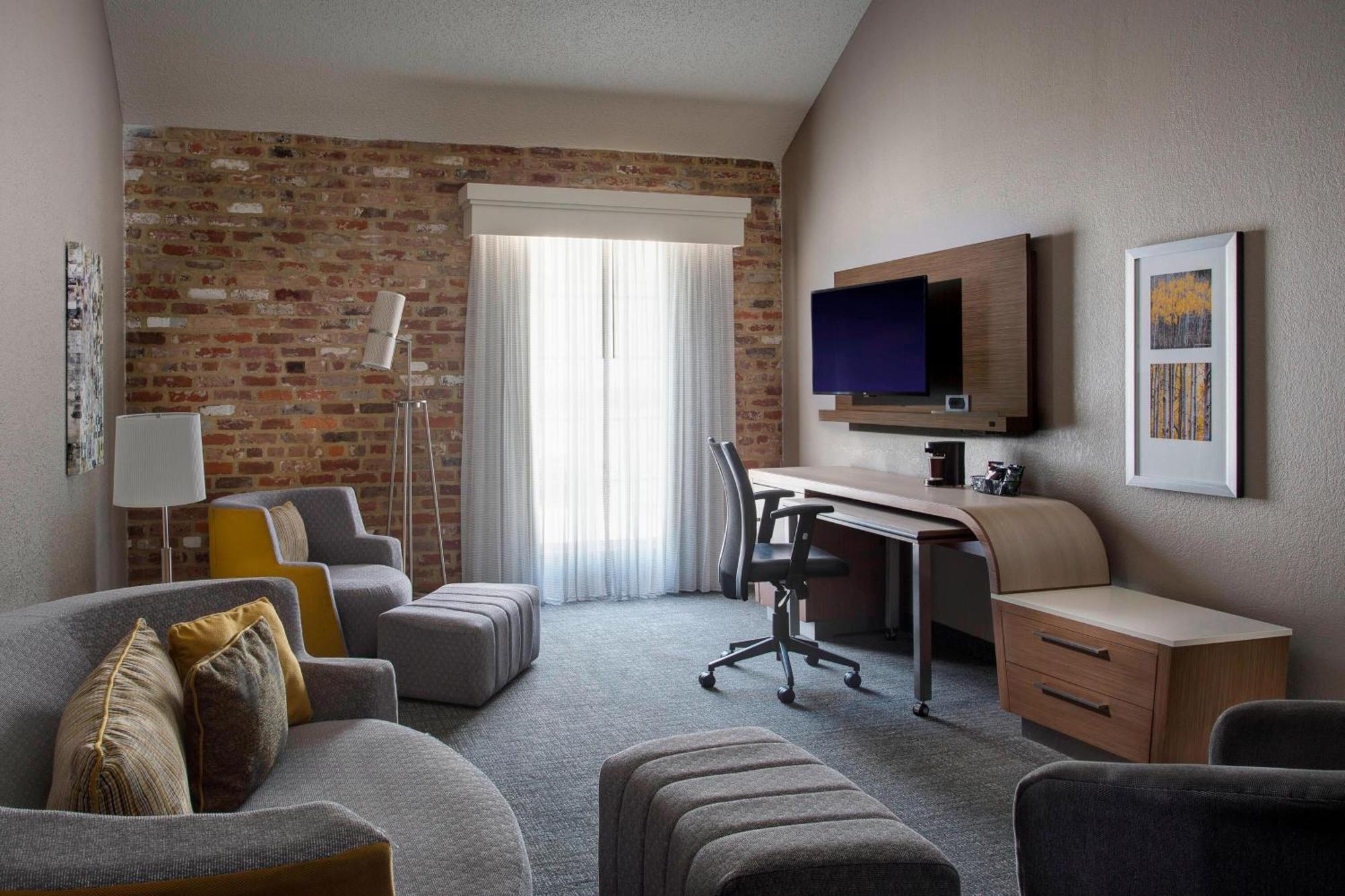 Hotel Courtyard By Marriott New Orleans Warehouse Arts District Exterior foto