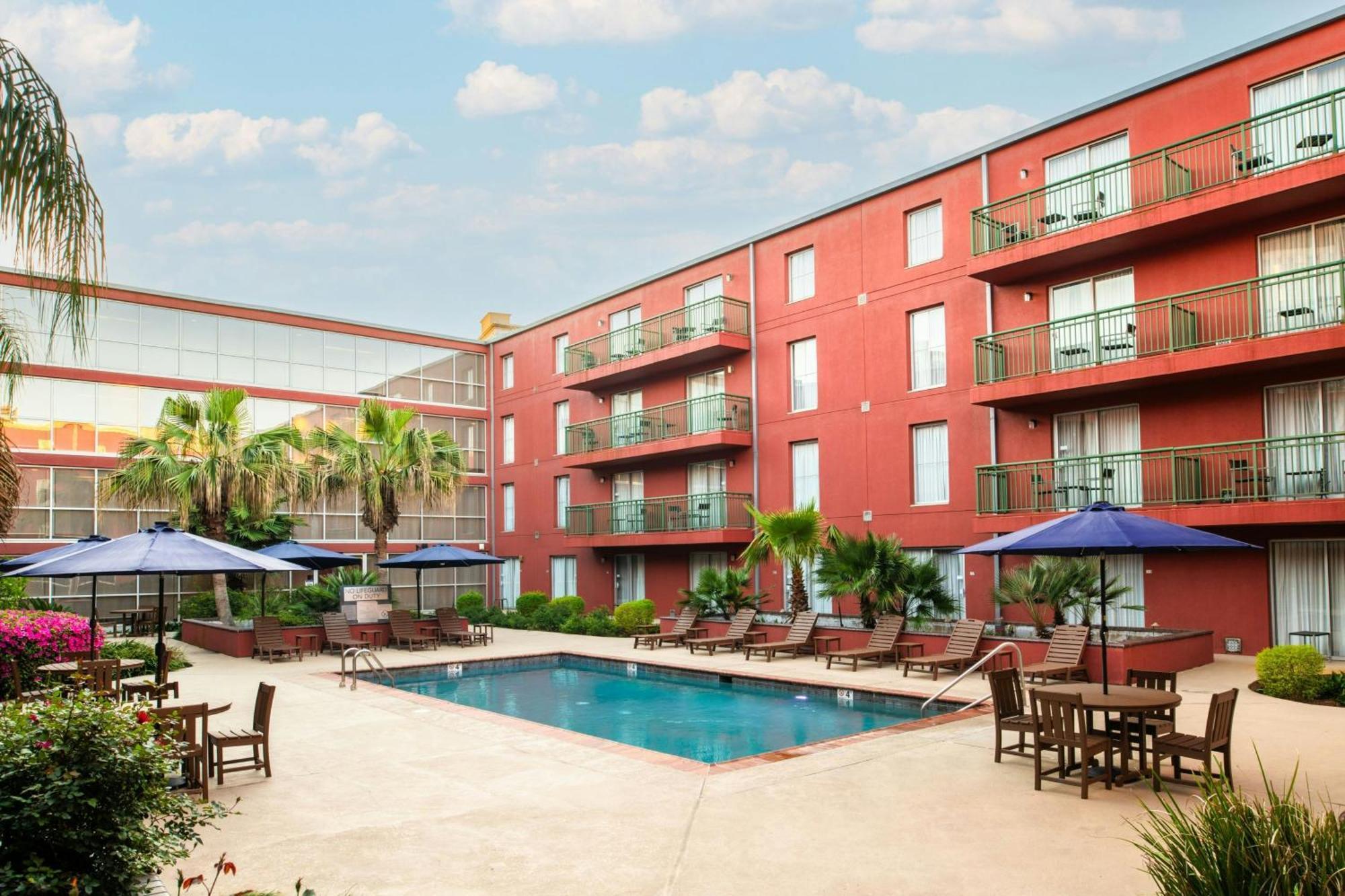 Hotel Courtyard By Marriott New Orleans Warehouse Arts District Exterior foto